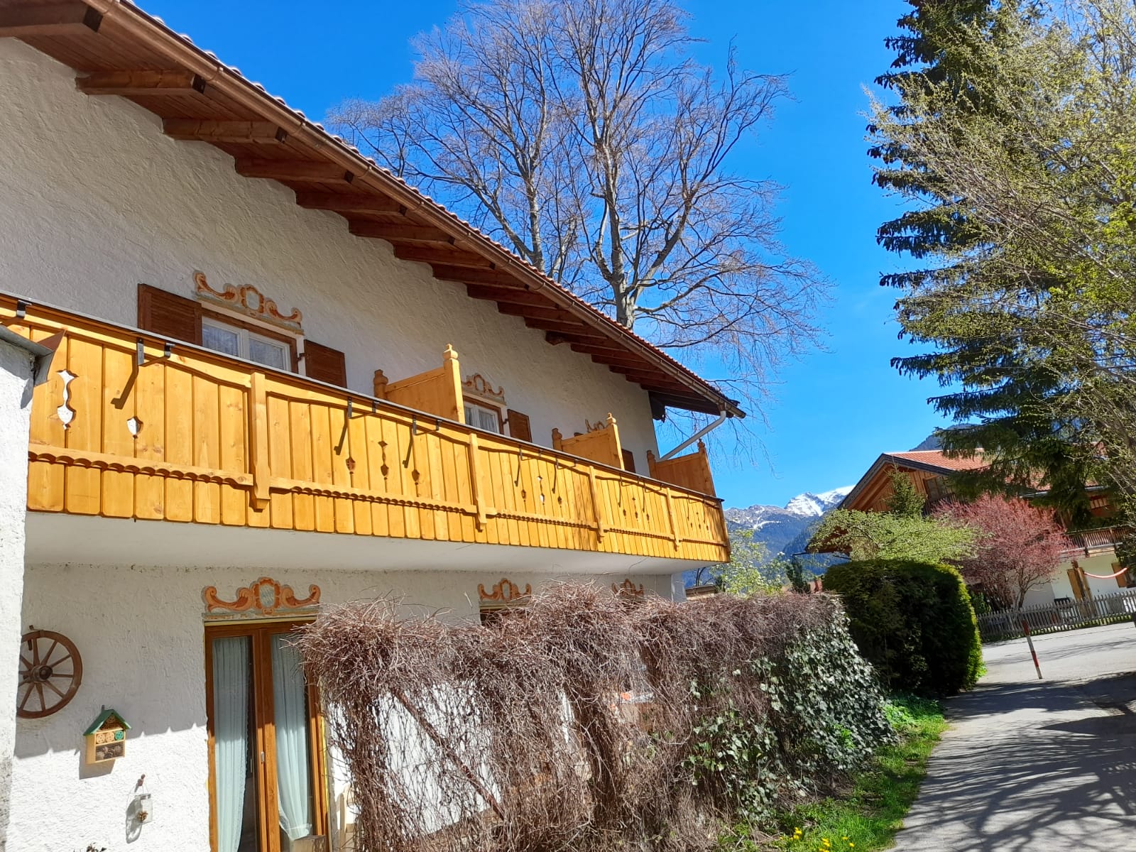 Au&szlig;enansicht mit Balkon